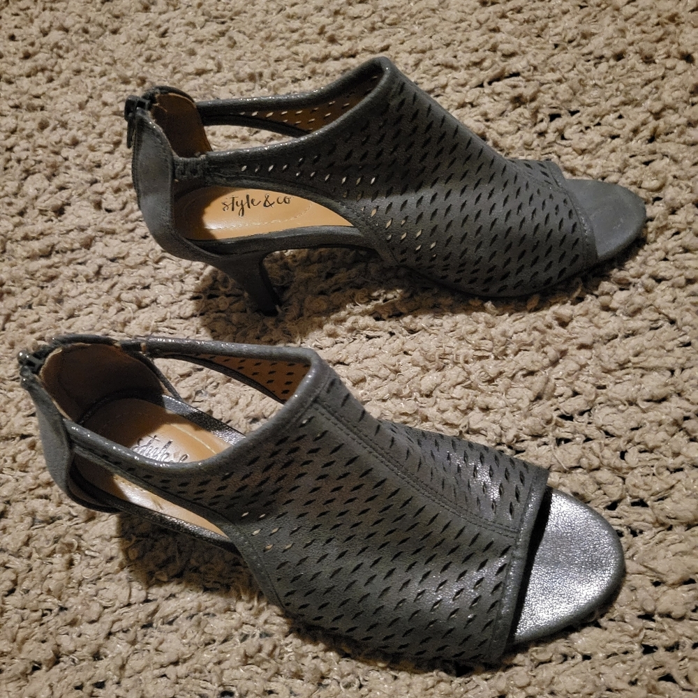 STYLE & CO Haddie Zip Up Ankle Shooties Gray Size 6 - Picture 4 of 15
